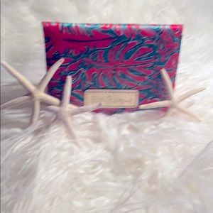 Great Holiday Gift! Lilly ID Case 💕